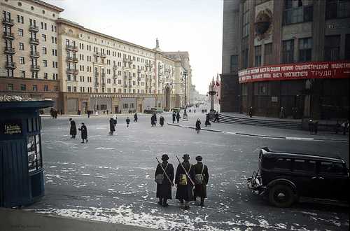 Patrol on the Gorky street near the telegraph building, Moscow, 1941 